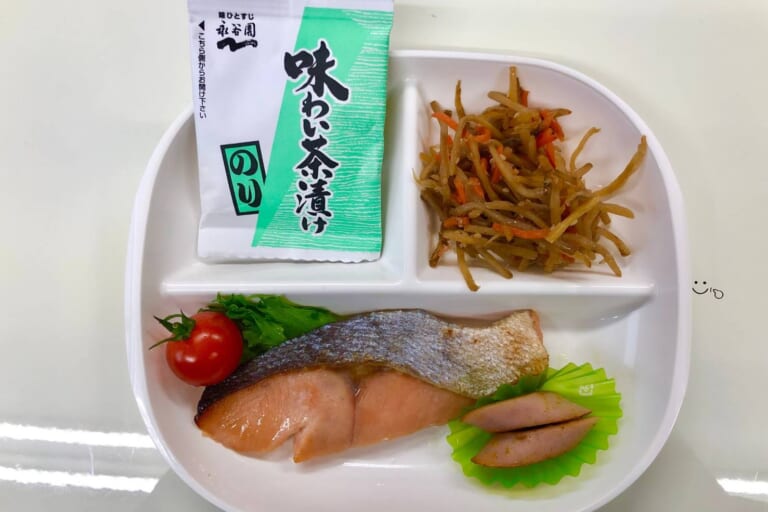 【親和の学生寮】今日の朝ごはん☆お茶漬けとおかずいろいろ♪