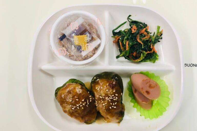 【親和の学生寮】今日の朝ごはん☆ピーマンの肉詰め