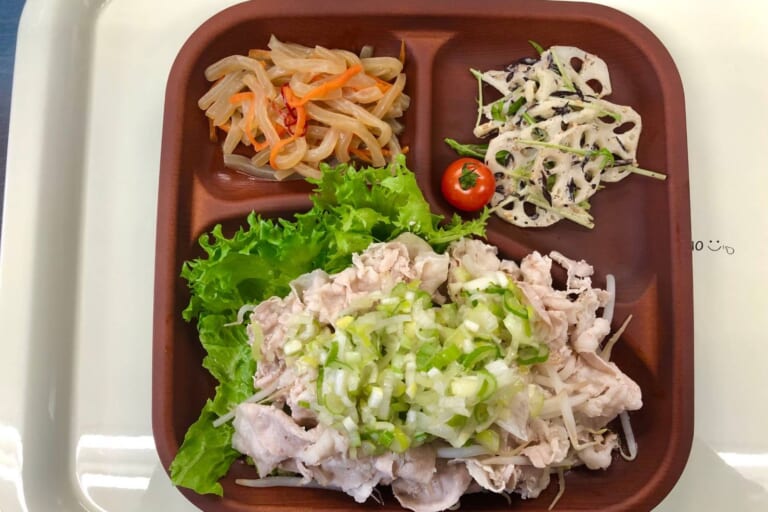 【親和の学生寮】今日の晩ごはん☆ゆで豚のねぎダレのせ