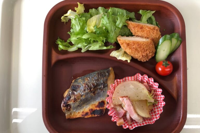 【親和の学生寮】今日の晩ごはん☆かぶとベーコンの塩炒め