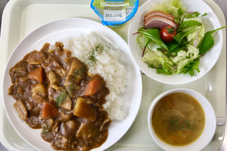 【親和の学生寮】今日の晩ごはん☆ポークカレー