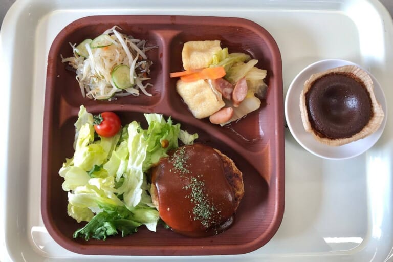 【親和の学生寮】今日の晩ごはん☆ハンバーグ