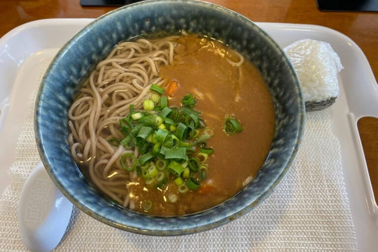 【社長ランチ】双葉食堂☆カレーそばとおにぎり