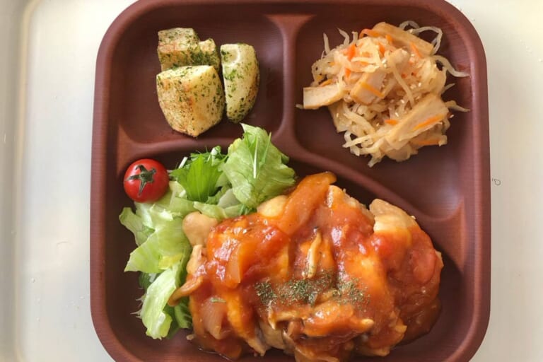 【親和の学生寮】今日の晩ごはん☆チキンのトマト煮込み