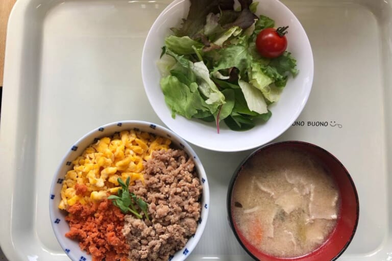 【親和の学生寮】今日の朝ごはん☆三色ごはんと豚汁