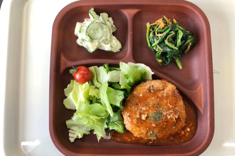 【親和の学生寮】今日の晩ごはん☆ハンバーグ