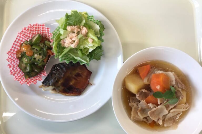 【親和の学生寮】今日の晩ごはん☆焼き魚と肉じゃが