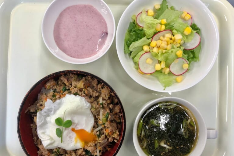 【親和の学生寮】今日の晩ごはん☆スタミナそぼろ丼