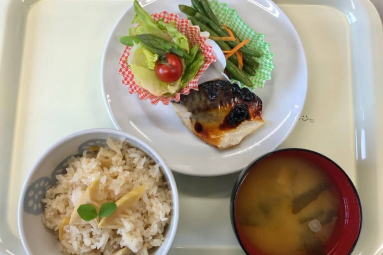 【親和の学生寮】今日の晩ごはん☆焼き魚と竹の子ごはん