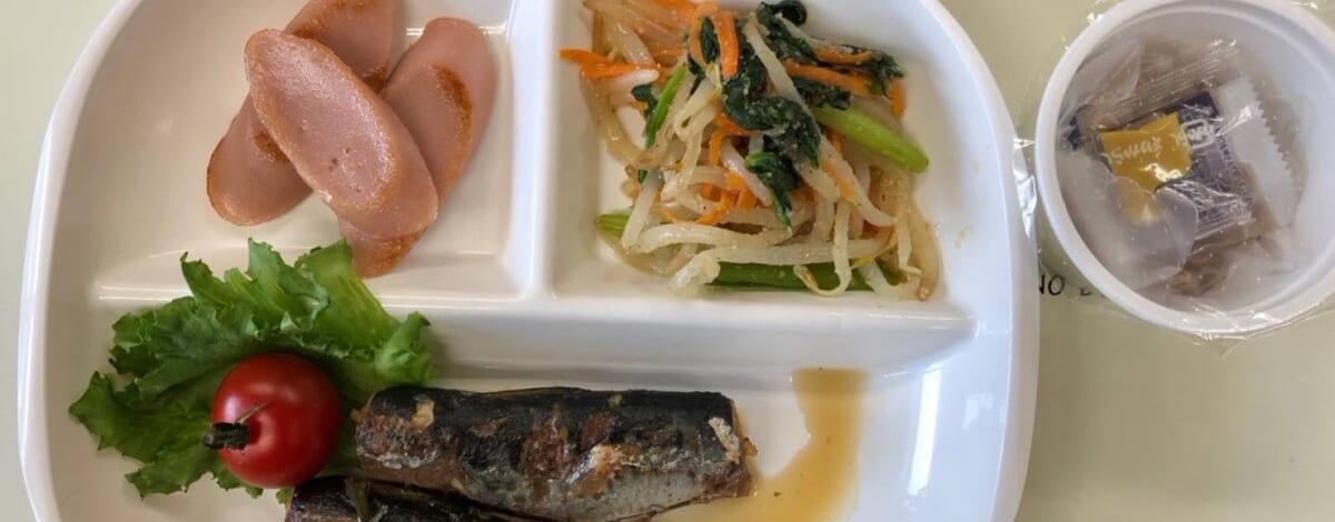 【親和の学生寮】今日の朝ごはん☆魚肉ソーセージ炒めと三色ナムル