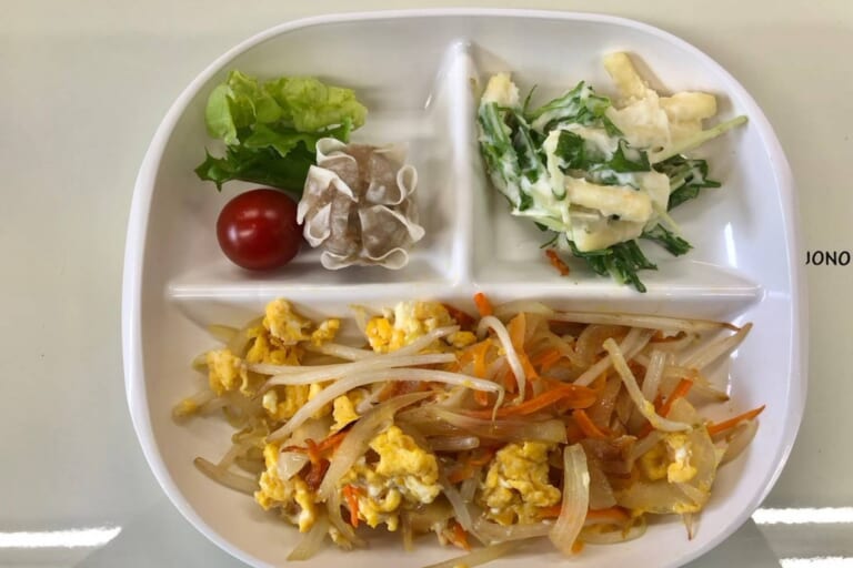 【親和の学生寮】今日の朝ごはん☆もやしのたまご炒めとしゅうまい