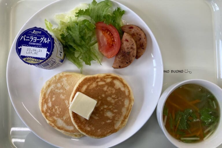 【親和の学生寮】今日の朝ごはん☆ホットケーキとボロニアソーセージ