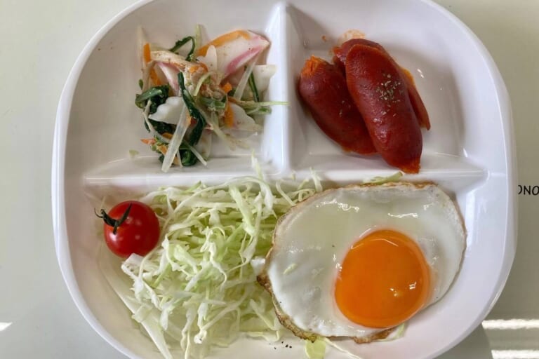 【親和の学生寮】今日の朝ごはん☆ウィンナーケチャップ