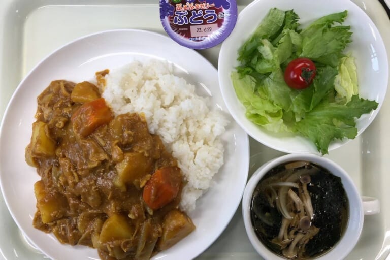 【親和の学生寮】今日の晩ごはん☆カレーライス