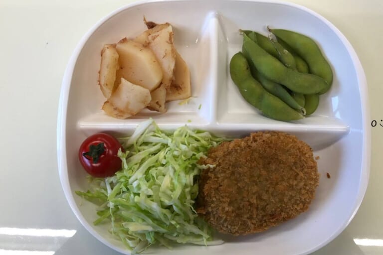 【親和の学生寮】今日の朝ごはん☆コロッケと枝豆