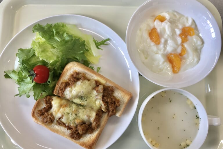 【親和の学生寮】今日の朝ごはん☆カレーチーズトースト