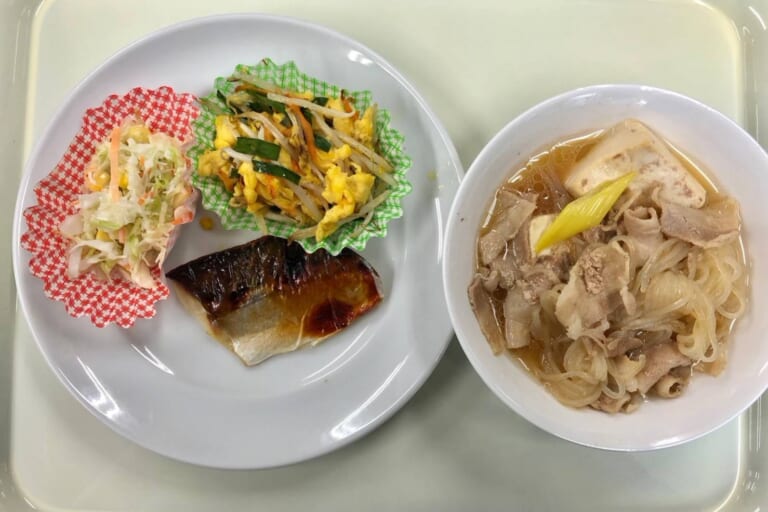 【親和の学生寮】今日の晩ごはん☆焼き魚と肉豆腐