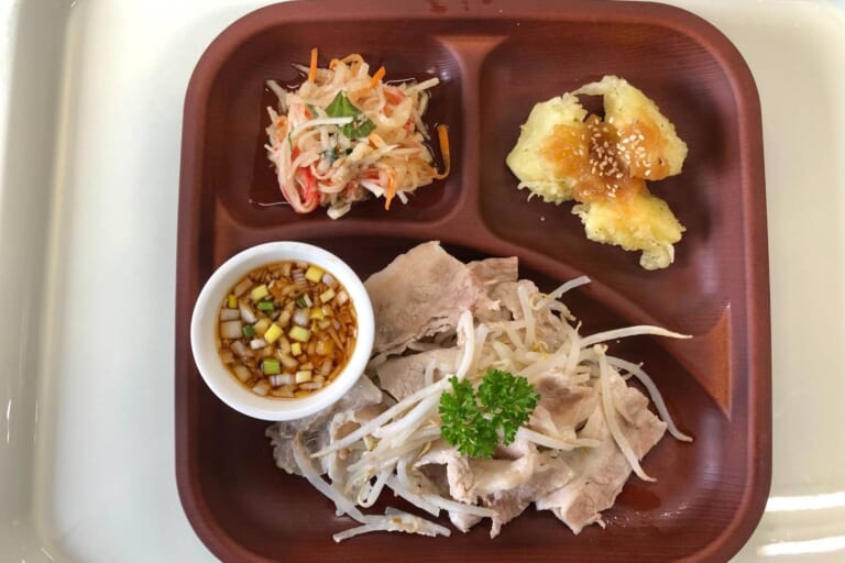 【親和の学生寮】今日の晩ごはん☆蒸し豚もやし