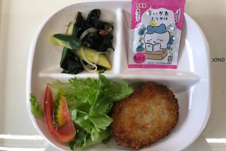 【親和の学生寮】今日の朝ごはん☆コロッケときゅうりの梅和え