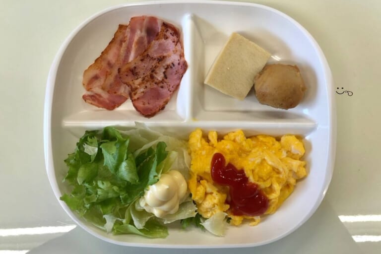 【親和の学生寮】今日の朝ごはん☆スクランブルエッグとベーコン