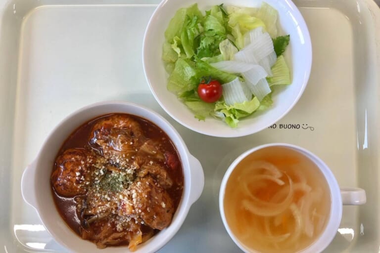 【親和の学生寮】今日の晩ごはん☆ミートボールのトマト煮