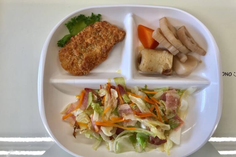 【親和の学生寮】今日の朝ごはん☆キャベツとベーコン炒め