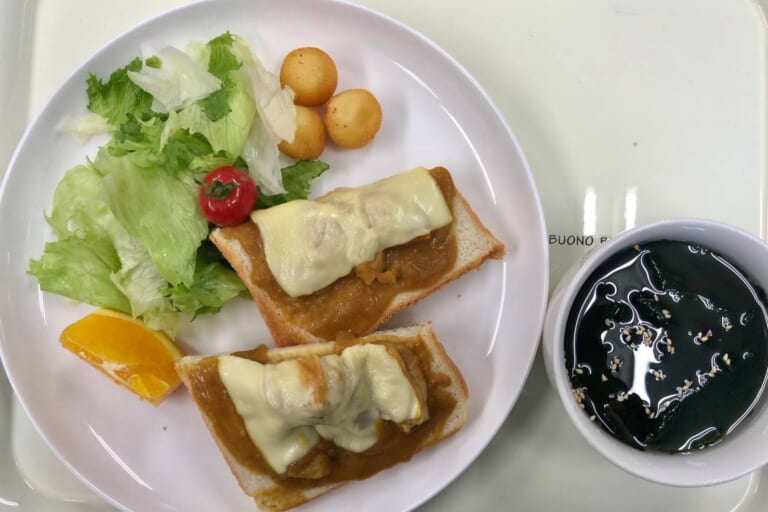 【親和の学生寮】今日の朝ごはん☆カレーチーズトースト