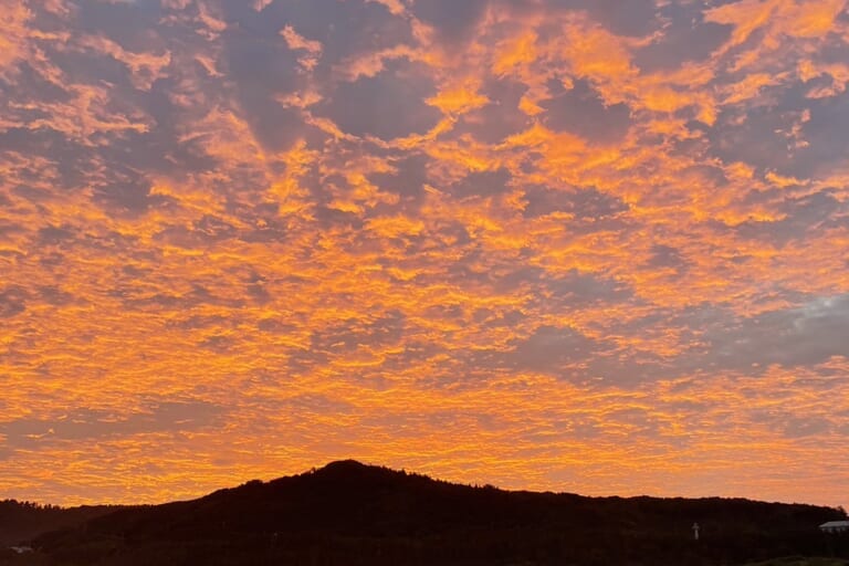 夕暮れ、茜色。