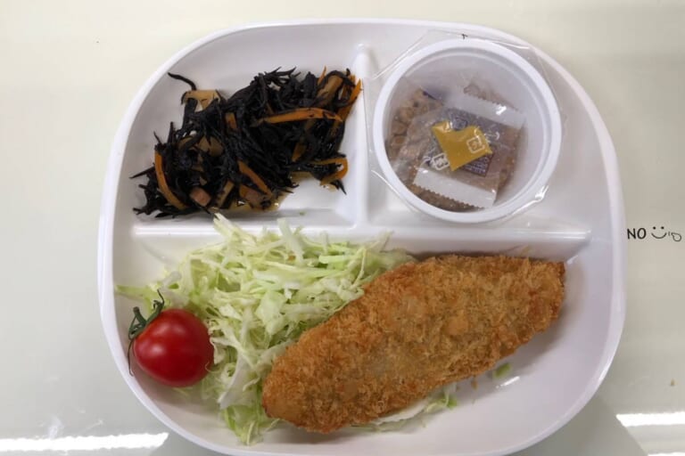 【親和の学生寮】今日の朝ごはん☆白身フライ