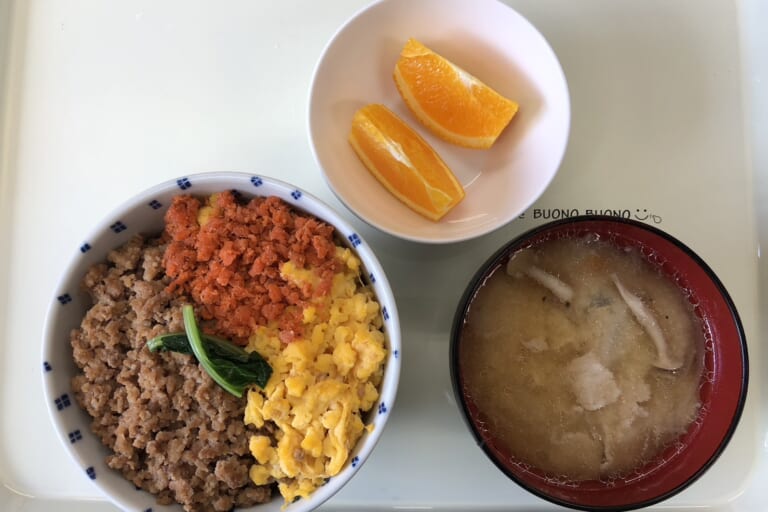 【親和の学生寮】今日の朝ごはん☆三色ごはん