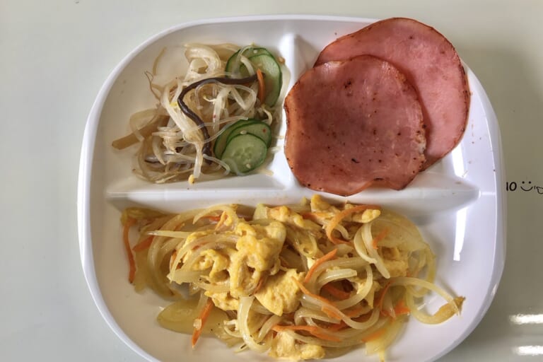 【親和の学生寮】今日の朝ごはん☆たまねぎ玉子炒め