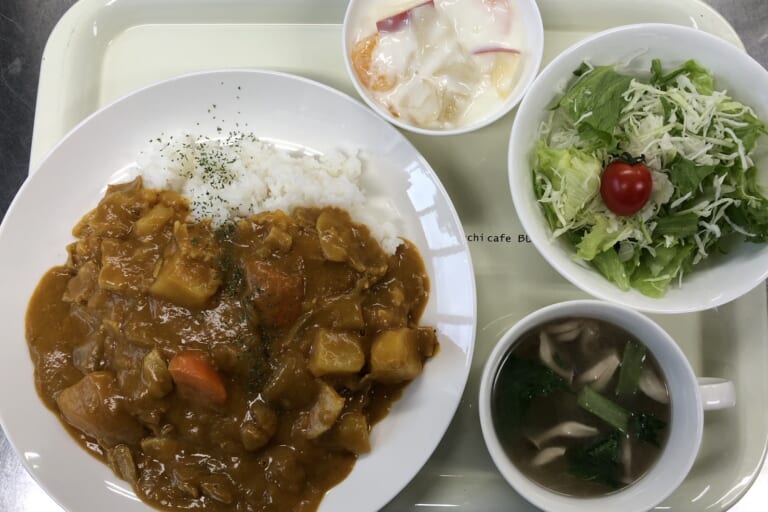 【親和の学生寮】今日の晩ごはん☆カレーライス