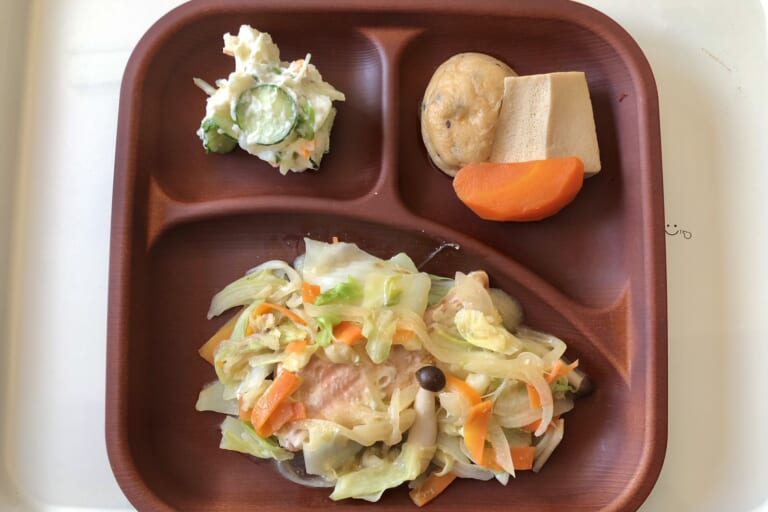 【親和の学生寮】今日の晩ごはん☆さけのちゃんちゃん焼き