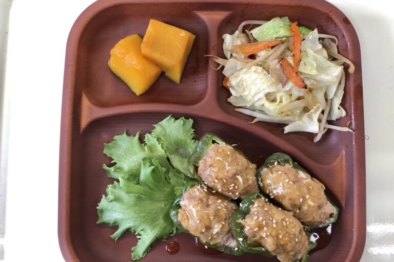 【親和の学生寮】今日の晩ごはん☆ピーマンの肉詰め