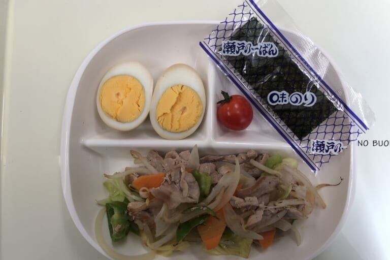 【親和の学生寮】今日の朝ごはん☆肉野菜炒めと煮たまご