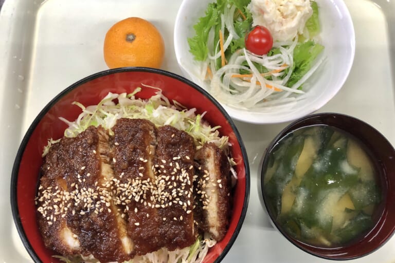 【親和の学生寮】今日の晩ごはん☆ソースカツ丼