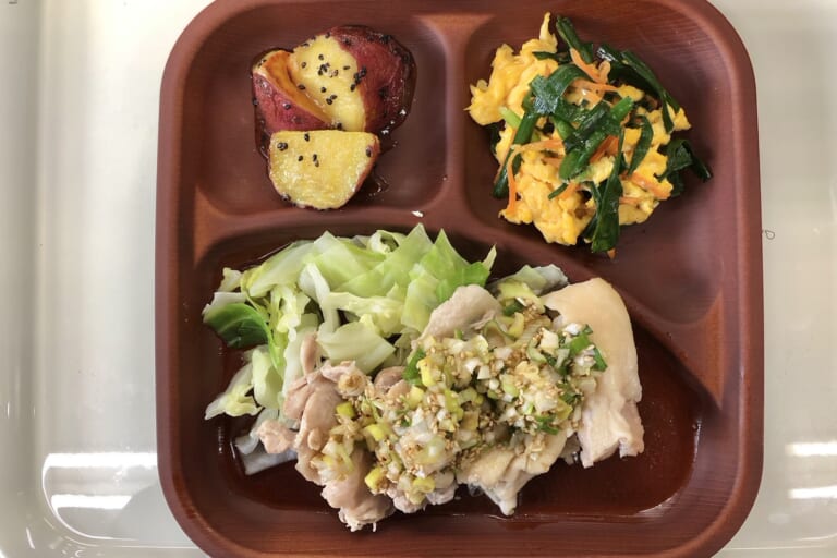 【親和の学生寮】今日の晩ごはん☆蒸し鶏の香味タレかけ