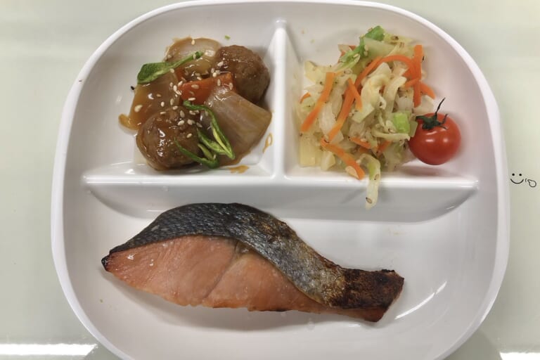 【親和の学生寮】今日の朝ごはん☆焼き魚とキャベツのごま和え