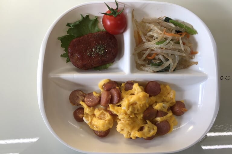 【親和の学生寮】今日の朝ごはん☆ウィンナーたまご炒め