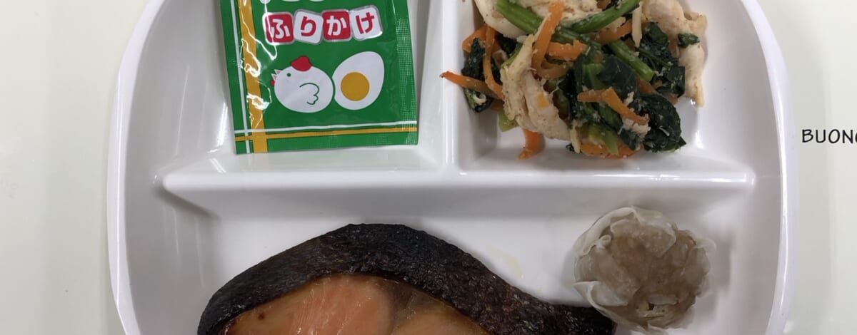 【親和の学生寮】今日の朝ごはん☆焼き魚と小松菜のササミごま和え