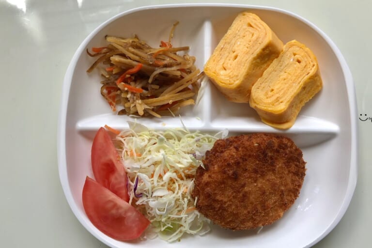 【親和の学生寮】今日の朝ごはん☆コロッケと玉子焼き