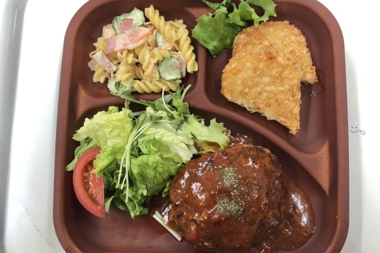 【親和の学生寮】今日の晩ごはん☆ハンバーグ