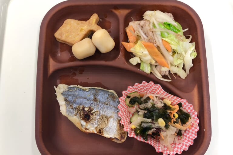 【親和の学生寮】今日の晩ごはん☆焼き魚と肉野菜炒め