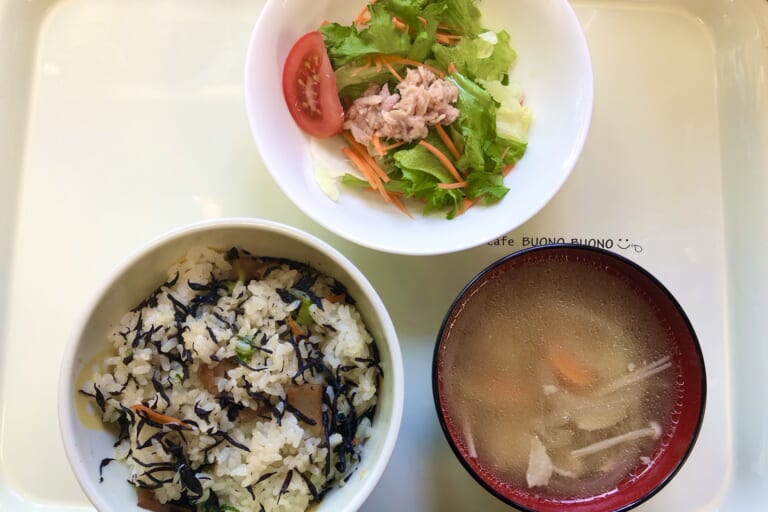 【親和の学生寮】今日の朝ごはん☆ひじきご飯と豚汁