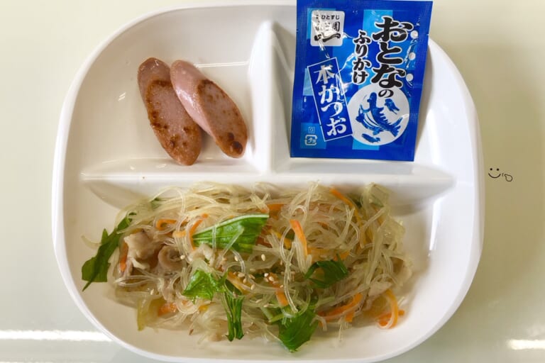 【親和の学生寮】今日の朝ごはん☆春雨炒めと魚肉ソーセージ