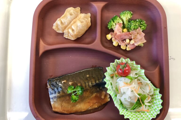 【親和の学生寮】今日の晩ごはん☆サバの味噌煮とオニオンサラダ