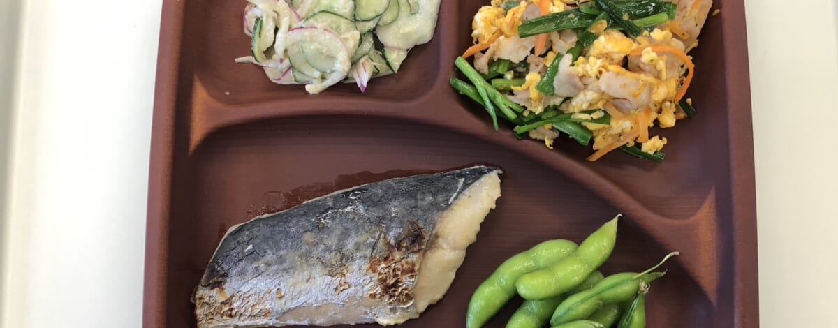 【親和の学生寮】今日の晩ごはん☆焼き魚ときゅうりのツナサラダ