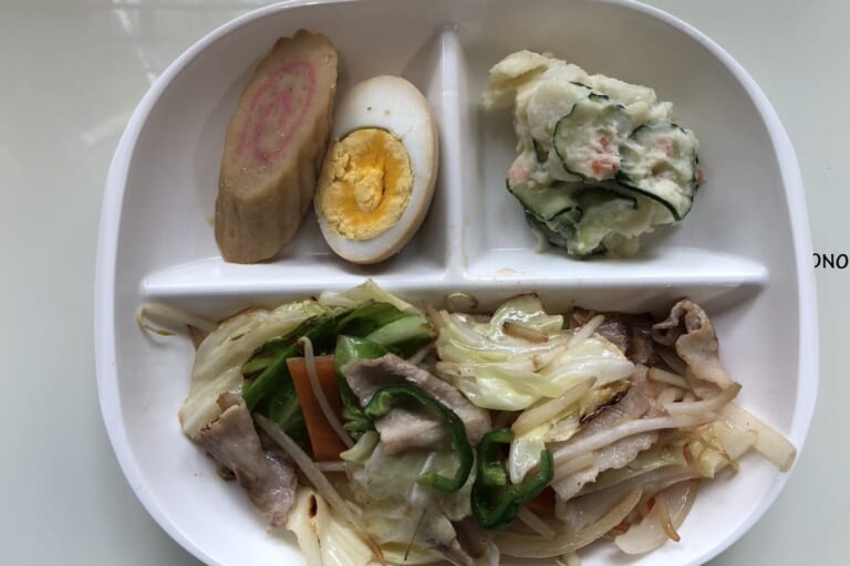 【親和の学生寮】今日の朝ごはん☆肉野菜炒めとポテトサラダ