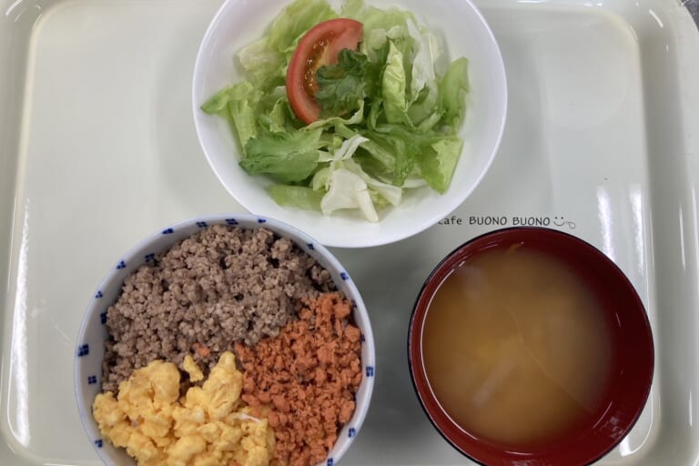 【親和の学生寮】今日の朝ごはん☆三色ごはん