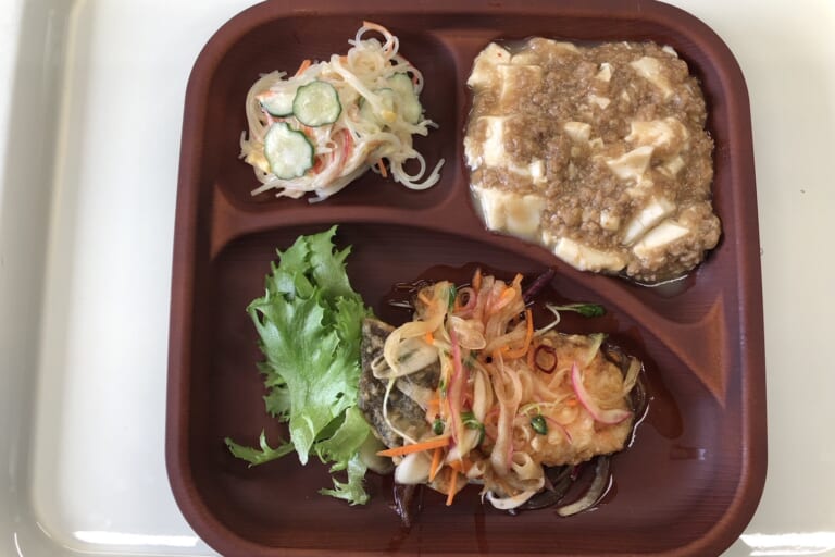 【親和の学生寮】今日の晩ごはん☆サケの南蛮漬け